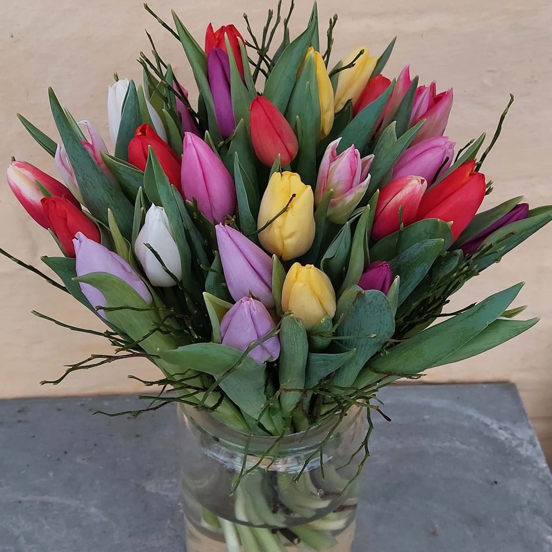 Billede af tulipanbuket i forskellige nuancer