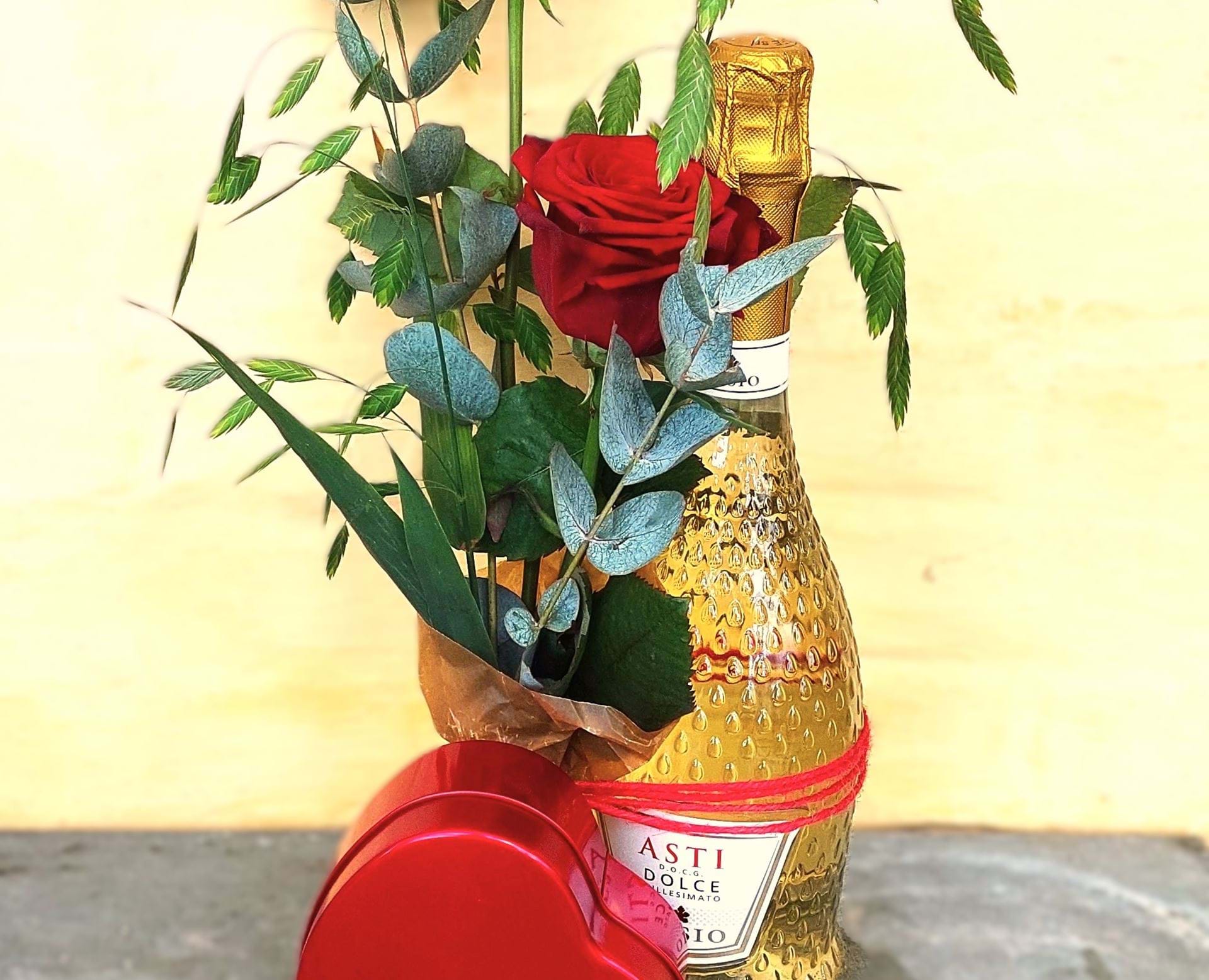 Mors dags gave med Asti, rødt chokolade hjerte og røde roser